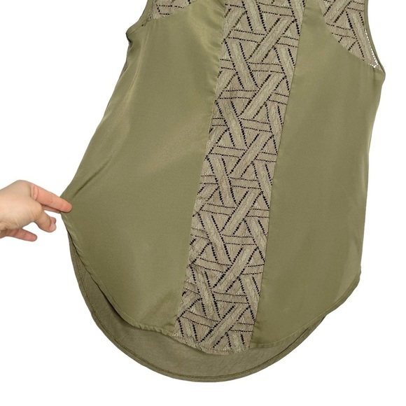 Banana Republic Green Mixed Media Rounded Hem Sleeveless Blouse - Picture 3 of 8